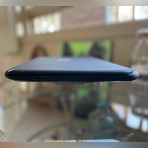 HP WINDOWS 8 LAPTOP- 17” Touchscreen Laptop- Includes Charger and Free Case - Picture 8 of 14